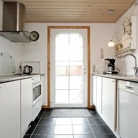 Three-bedroom Holiday In 21
