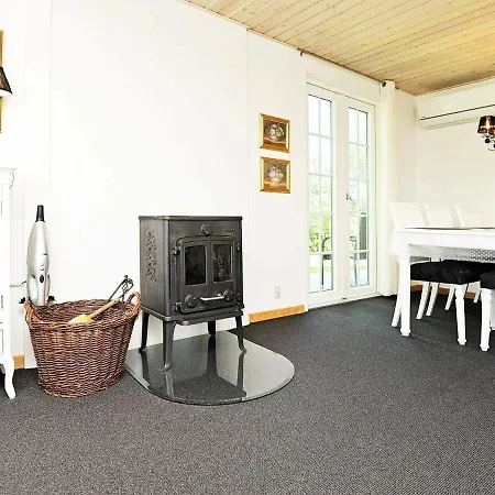 Three-bedroom Holiday In 21 *