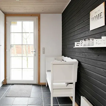 Three-bedroom Holiday In 21 *